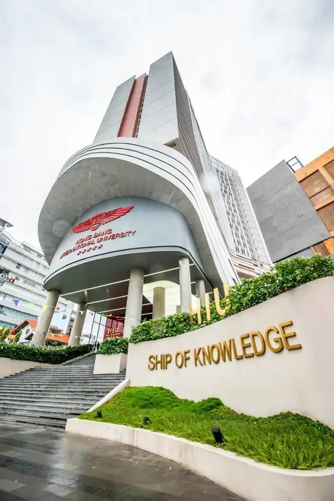 Các dạng phổ biến của "Đại học Quốc tế"