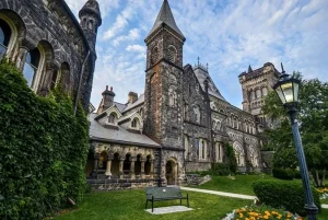 Nên học Đại học nào ở Canada?